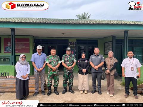 Foto bersama Perwira Penghubung/Pabung 0212/TS Wilayah Kabupaten Padang Lawas